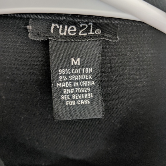 Rue21 black cropped jean jacket size medium - Picture 2 of 4